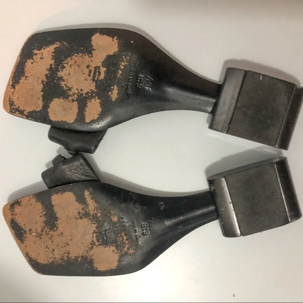 BCBG silver flat slip-on sandals statement piece - Picture 6 of 7